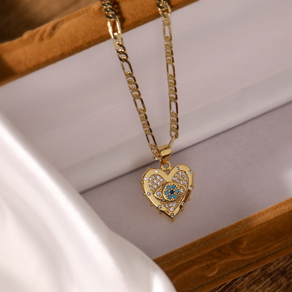 Parure Élégante Plaquée Or avec Pendentif en Zircon en Forme de Cœur - Collier et Boucles d'Oreilles (CJ)
